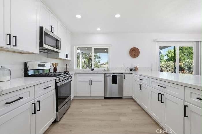 7625 Windsor Ave - Photo 6 of 21