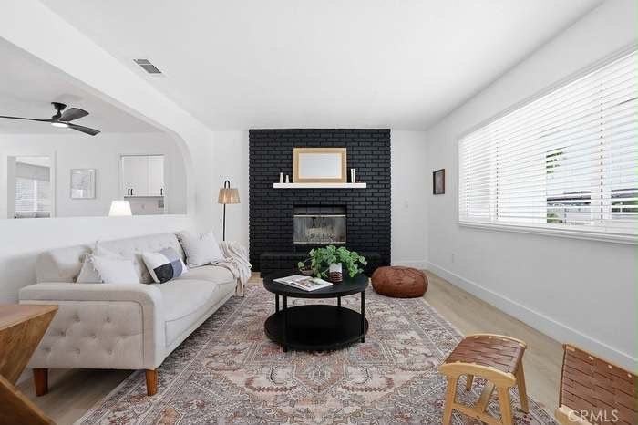 7625 Windsor Ave - Photo 7 of 21