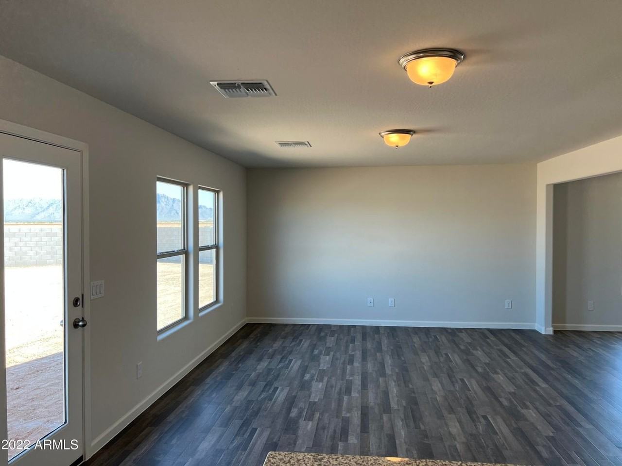 241 S Apache Ave - Photo 3 of 11