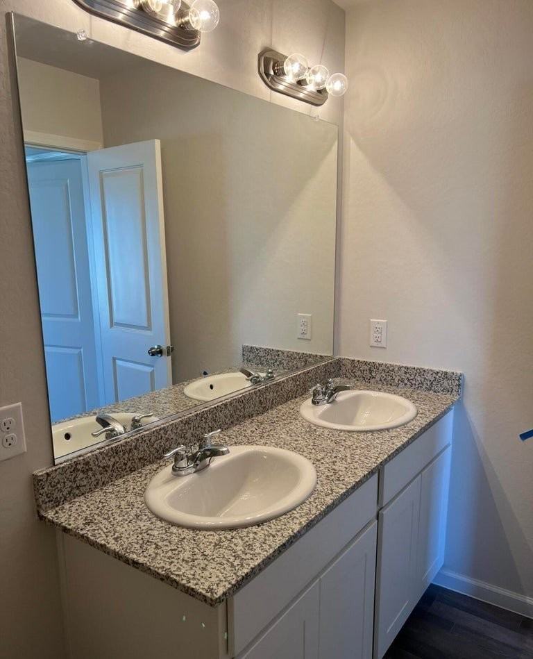 241 S Apache Ave - Photo 6 of 11