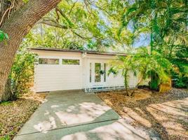 featured image of 930 Montrose Blvd N