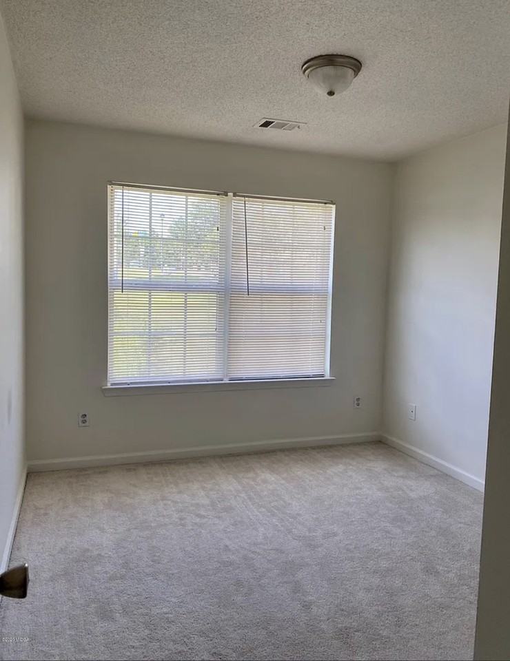1453 Riverrock Ct #1 - Photo 4 of 6