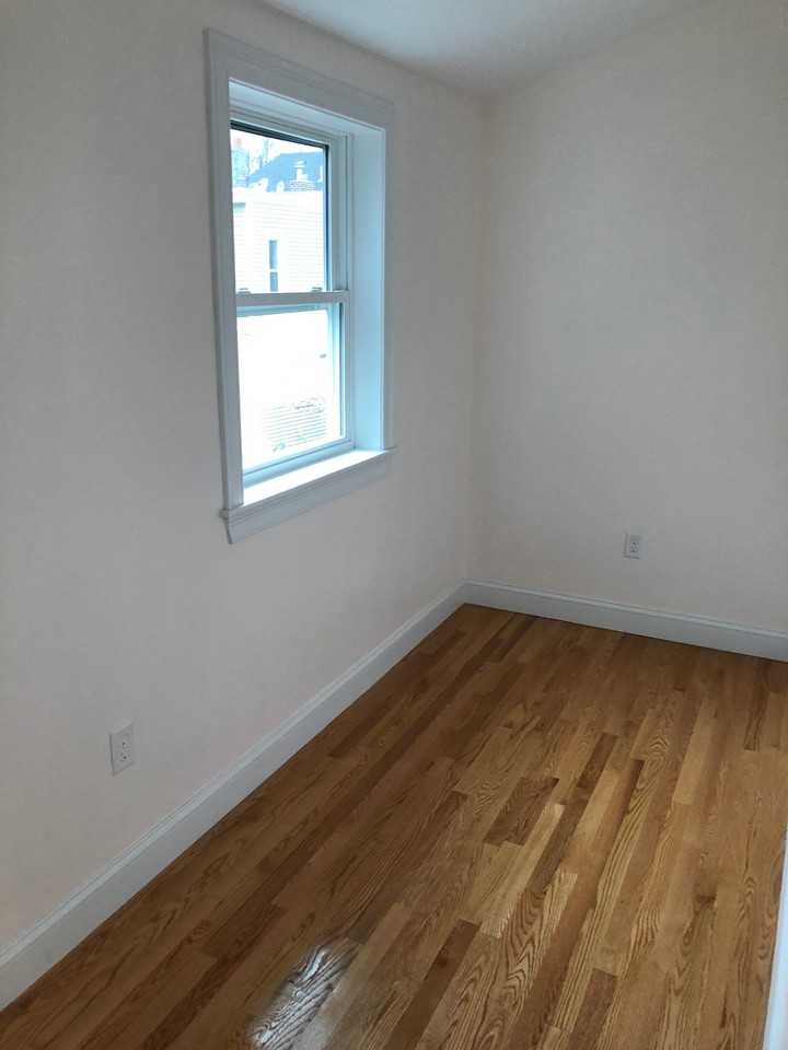 363 Windsor St #2 - Photo 5 of 17