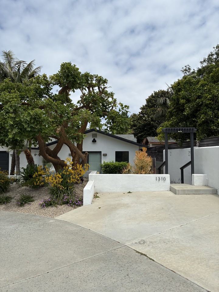 1310 Basswood Ave #NA - Photo 3 of 6