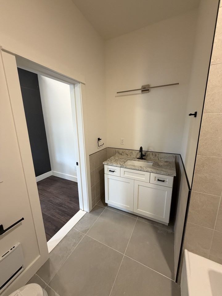 112 Burt St #1 - Photo 3 of 6