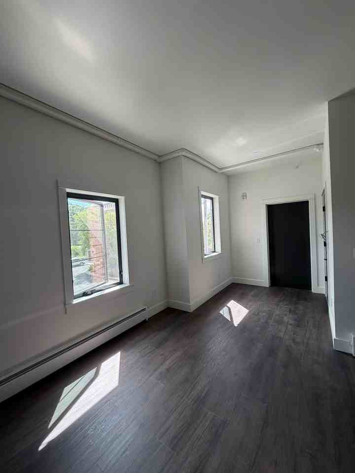 112 Burt St #1 - Photo 4 of 6
