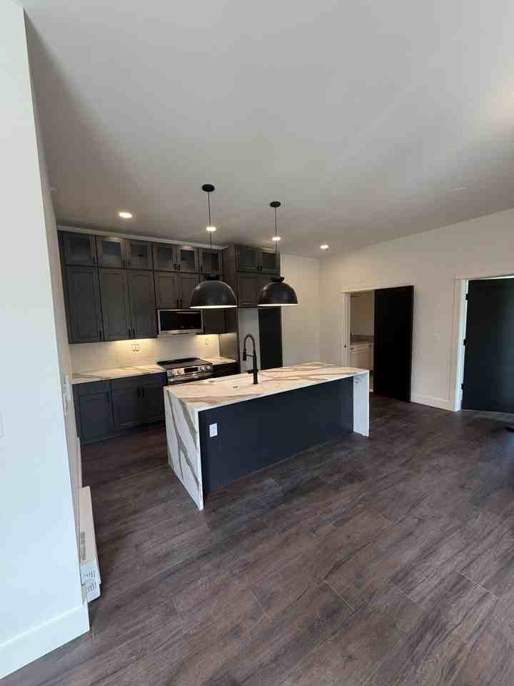 112 Burt St #1 - Photo 5 of 6