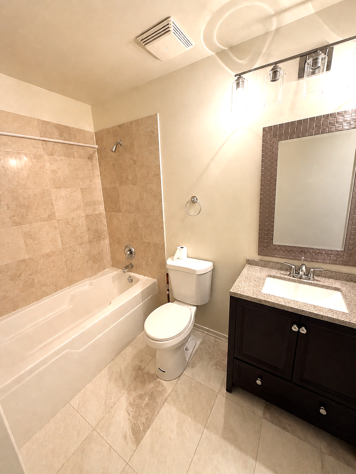 210 S Desplaines St #1006 - Photo 7 of 13