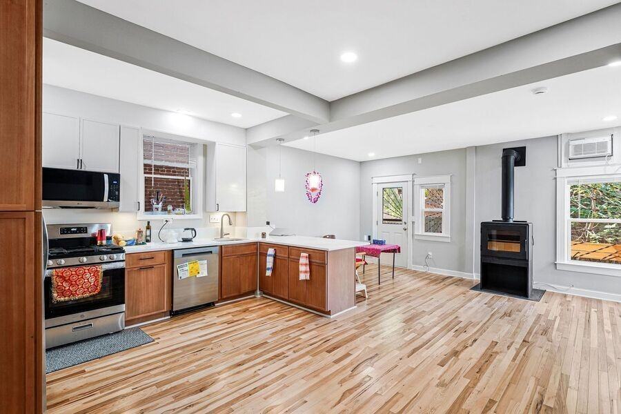 1502 Ogden St Nw - Photo 3 of 38