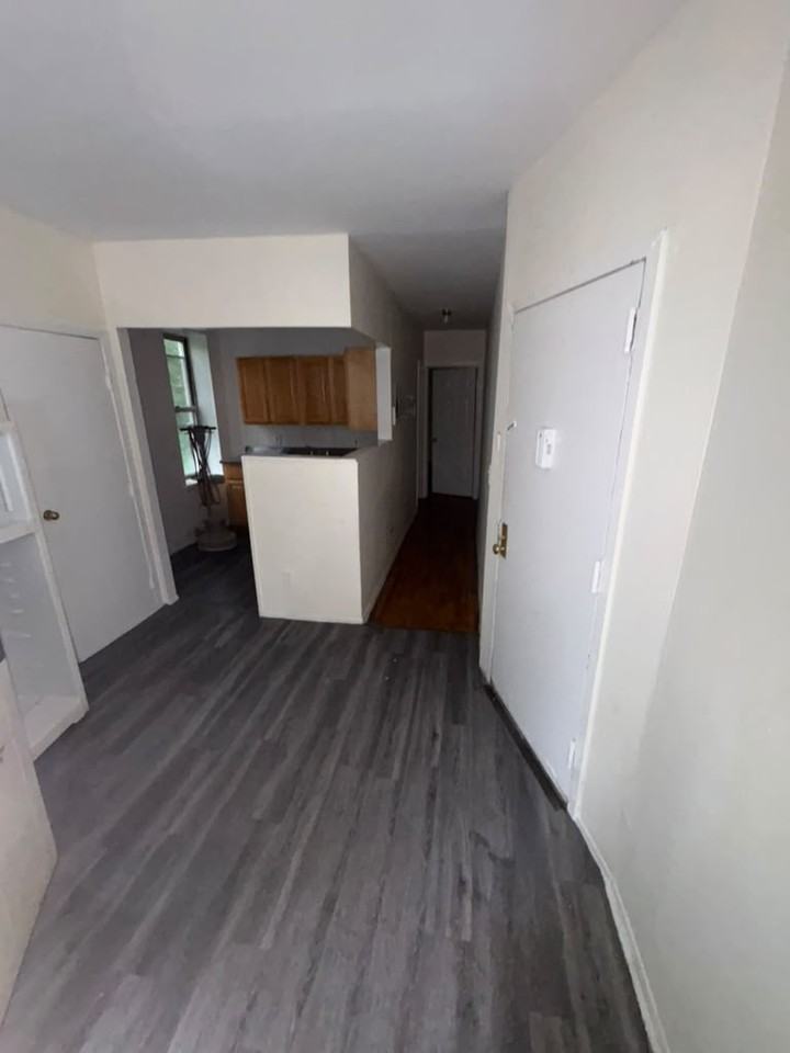 10 Mooney Pl #1NF
