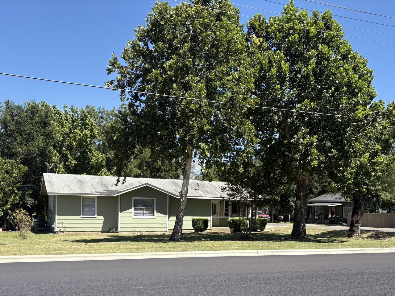 300 N Burleson St #NA