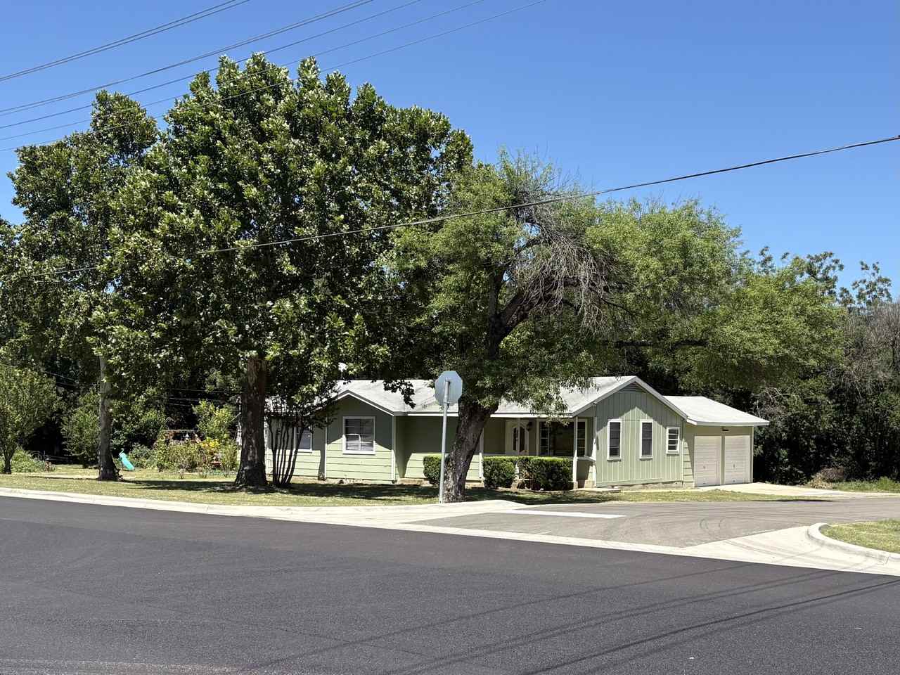 300 N Burleson St #NA - Photo 2 of 13