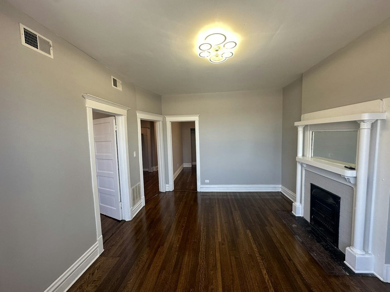 6112 South Ingleside Avenue, Unit 3N - Photo 3 of 15