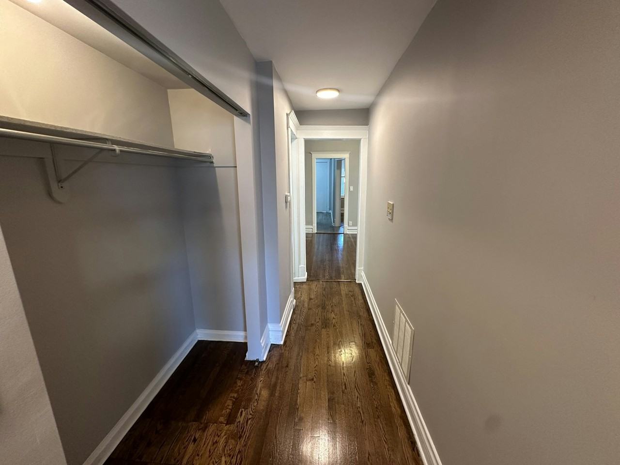 6112 South Ingleside Avenue, Unit 3N - Photo 5 of 15