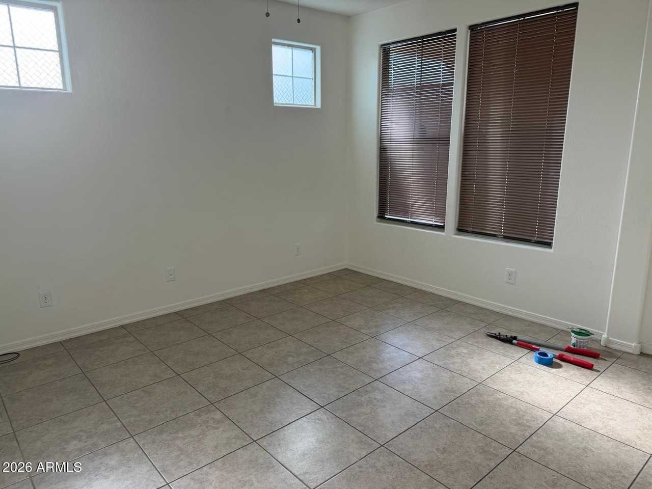 2043 E Lantana Dr - Photo 5 of 17