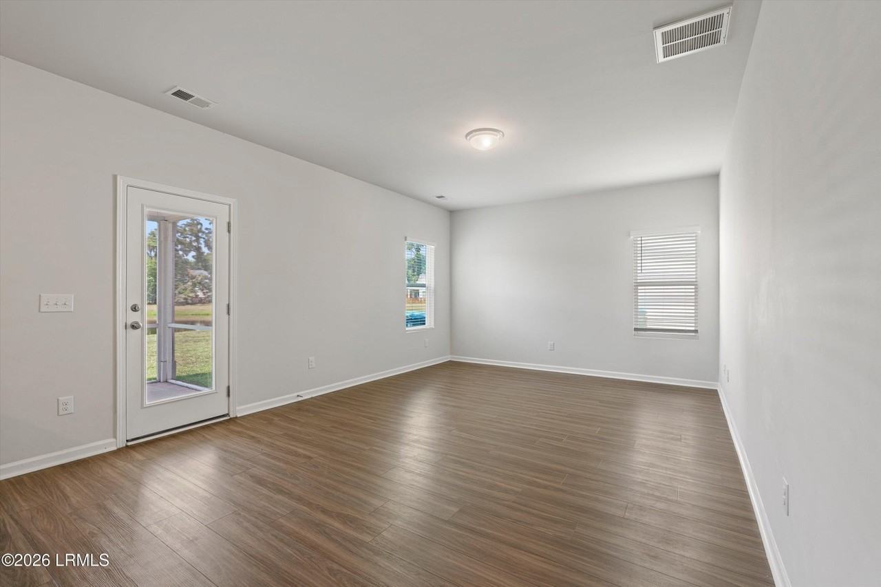 46 Cedarwood St - Photo 7 of 30
