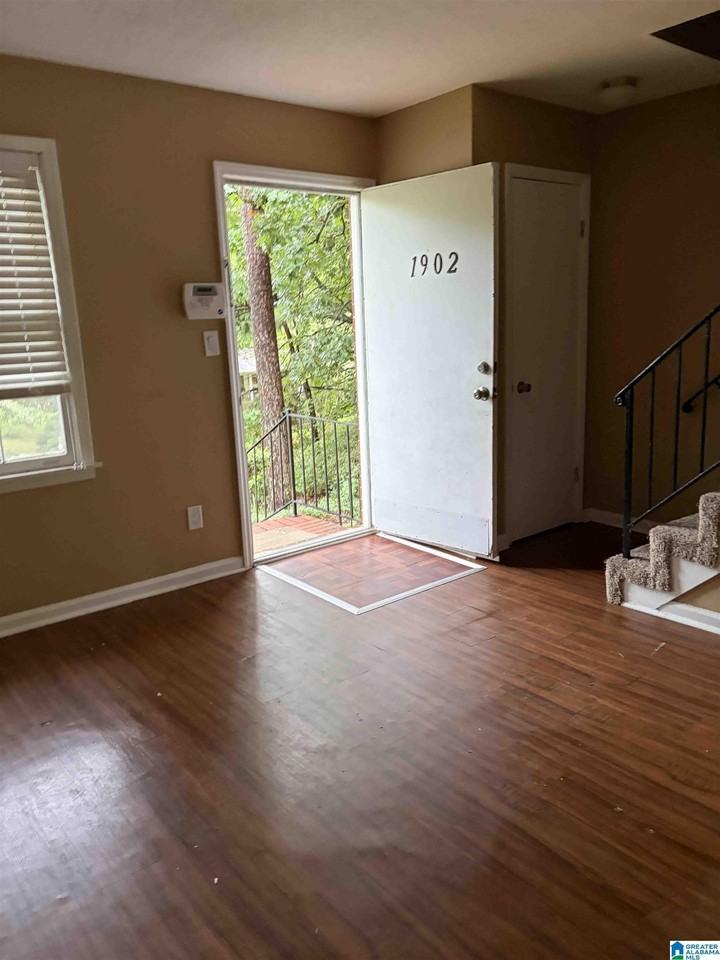 1902 Lyle Dr - Photo 3 of 15