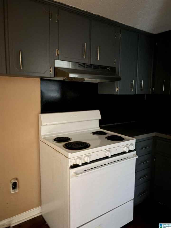 1902 Lyle Dr - Photo 5 of 15