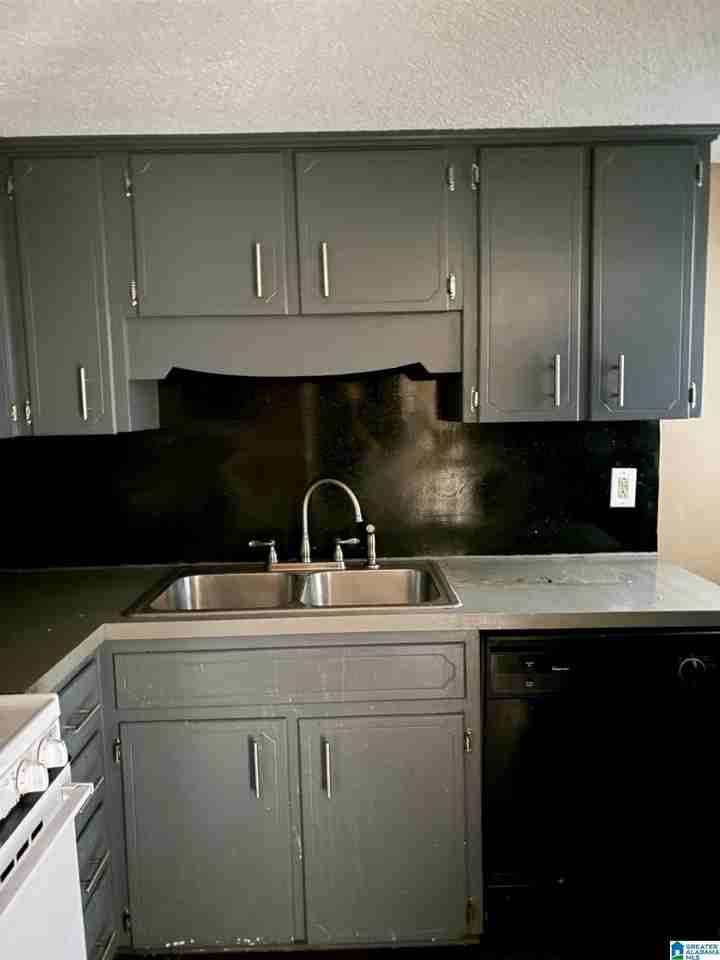 1902 Lyle Dr - Photo 6 of 15