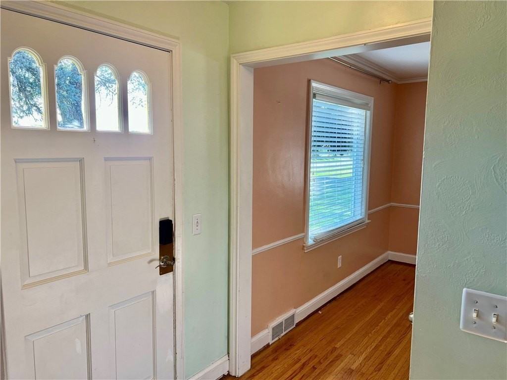1161 Winton Rd S - Photo 3 of 31