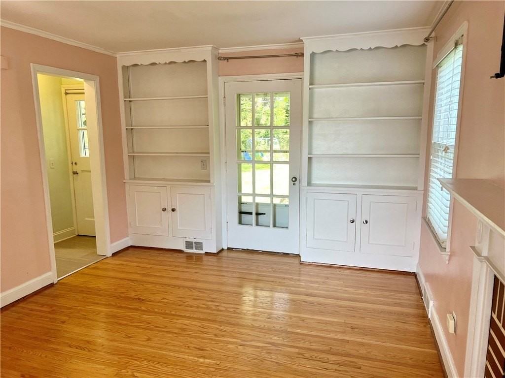 1161 Winton Rd S - Photo 6 of 31