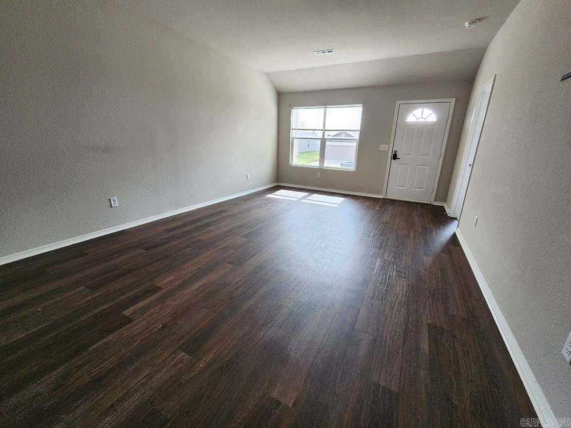 1072 Huntington Dr - Photo 3 of 11