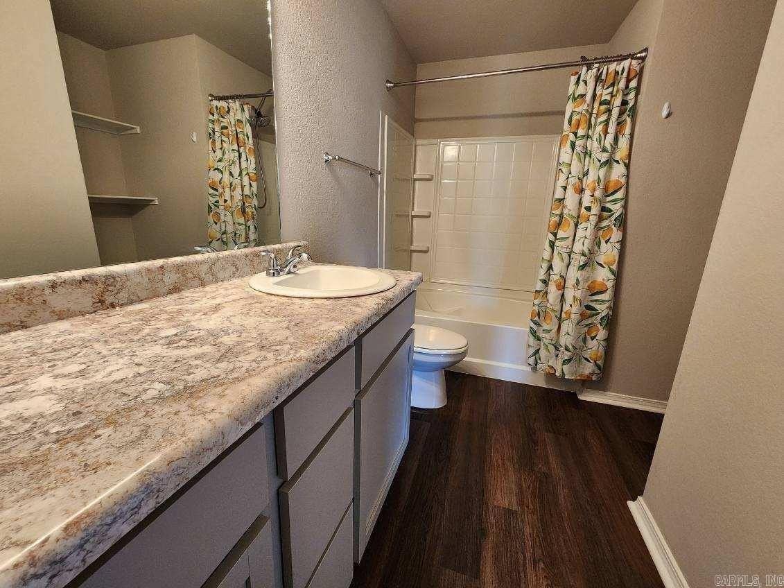 1072 Huntington Dr - Photo 6 of 11