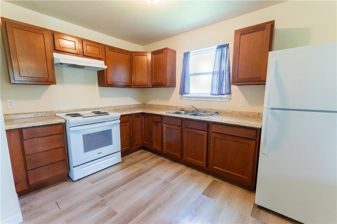 104 Commerce St - Photo 4 of 8