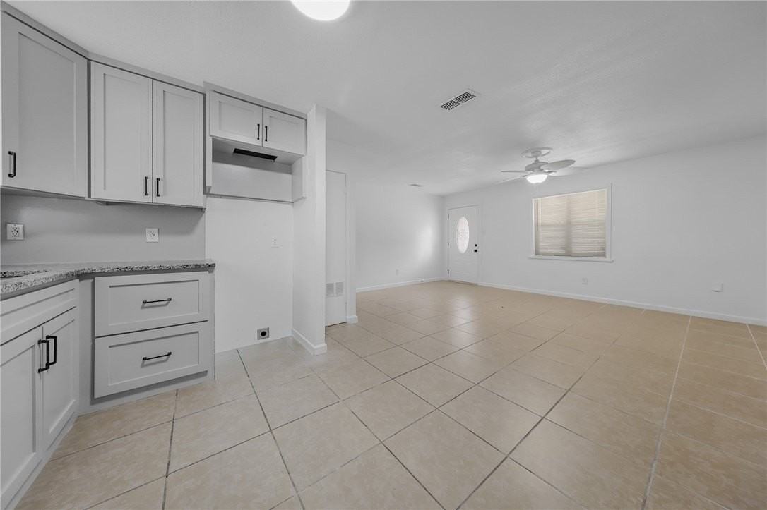 1814 Loritte Dr - Photo 4 of 13