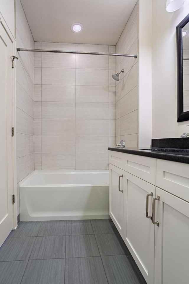 2100 Greenwood St - Photo 6 of 10