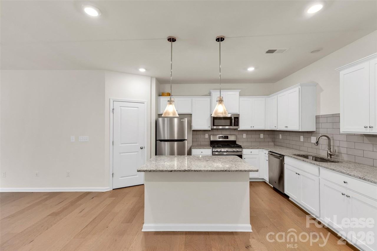 260 Abington St - Photo 4 of 27