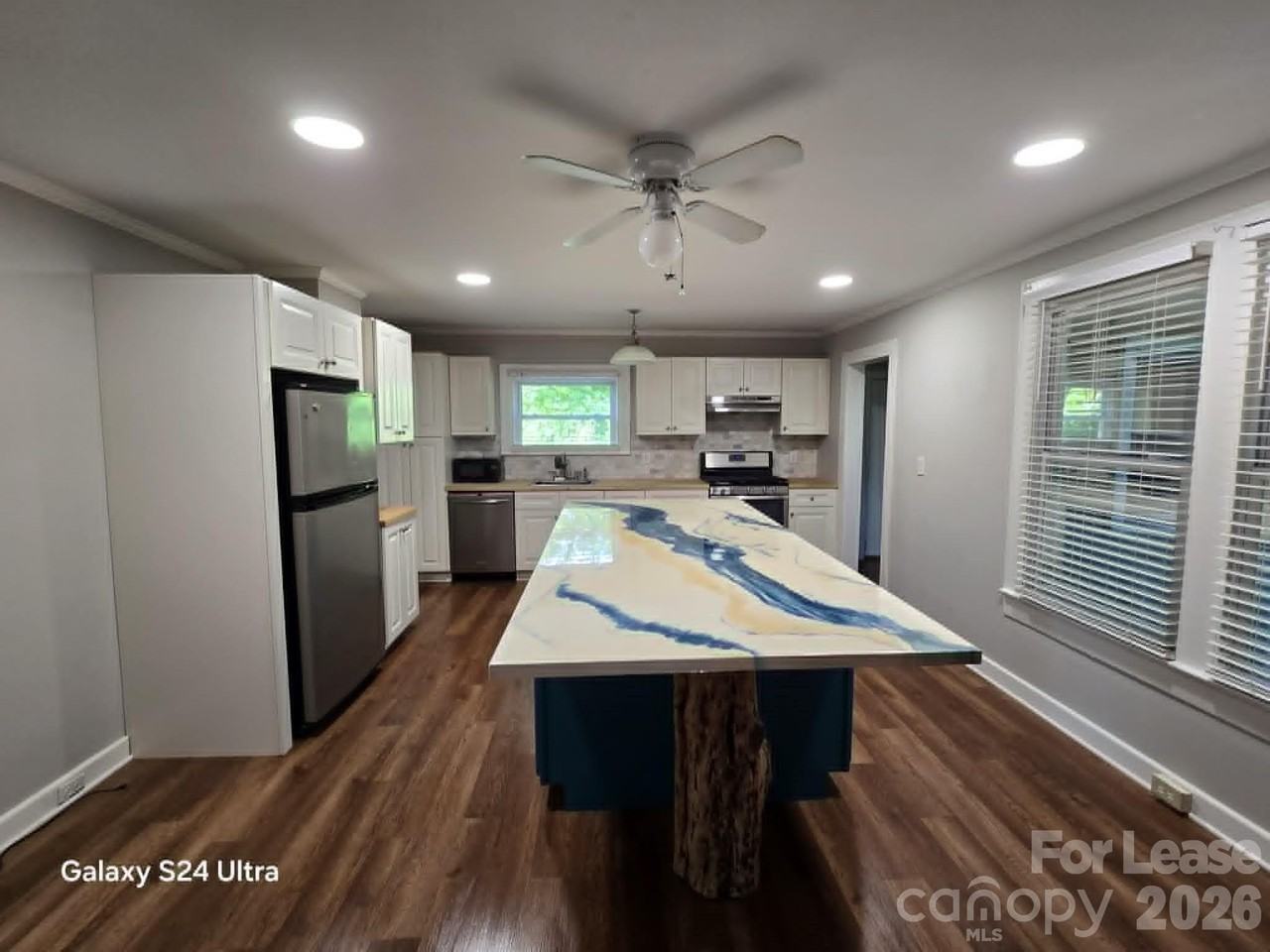 234 Skipper St - Photo 3 of 11