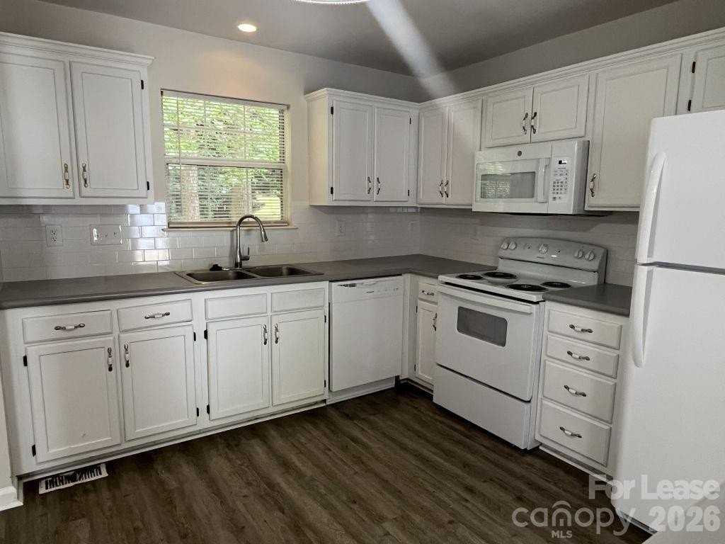 3122 Periwinkle Ct - Photo 7 of 27