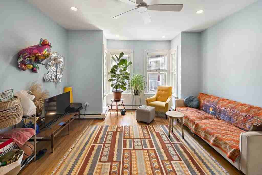 8 Leland St - Photo 2 of 17