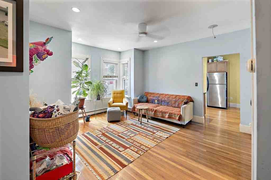 8 Leland St - Photo 3 of 17