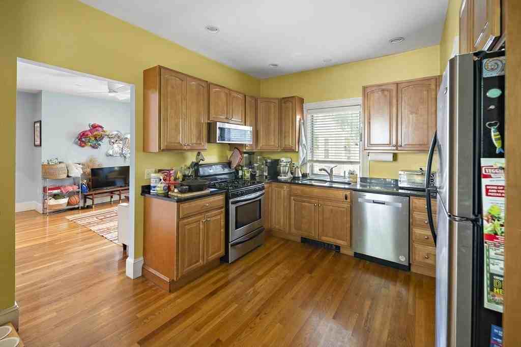 8 Leland St - Photo 5 of 17