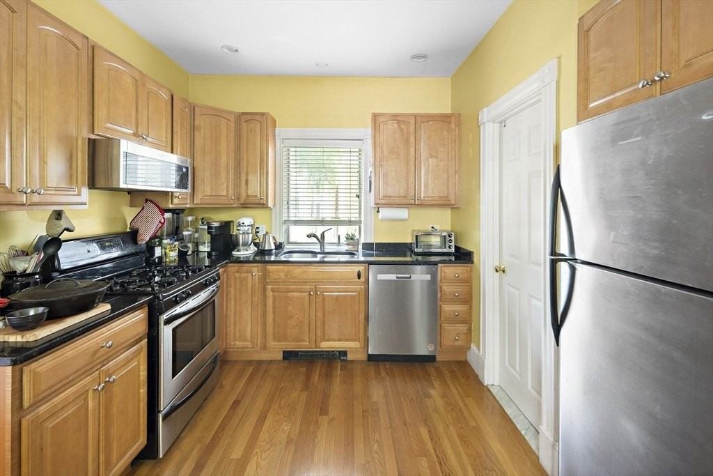 8 Leland St - Photo 6 of 17