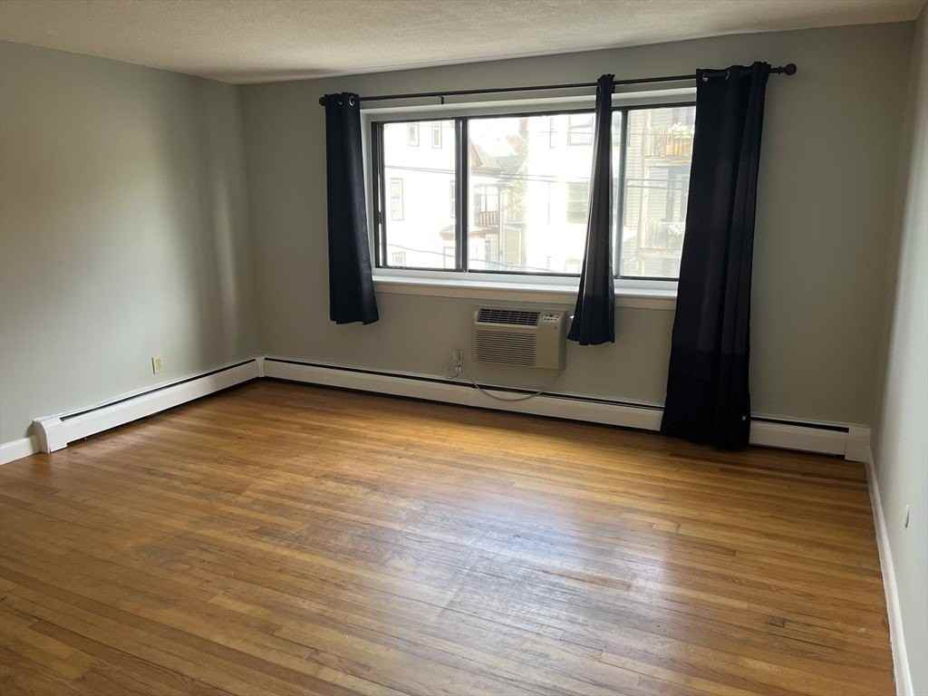 39 Linden St - Photo 3 of 13