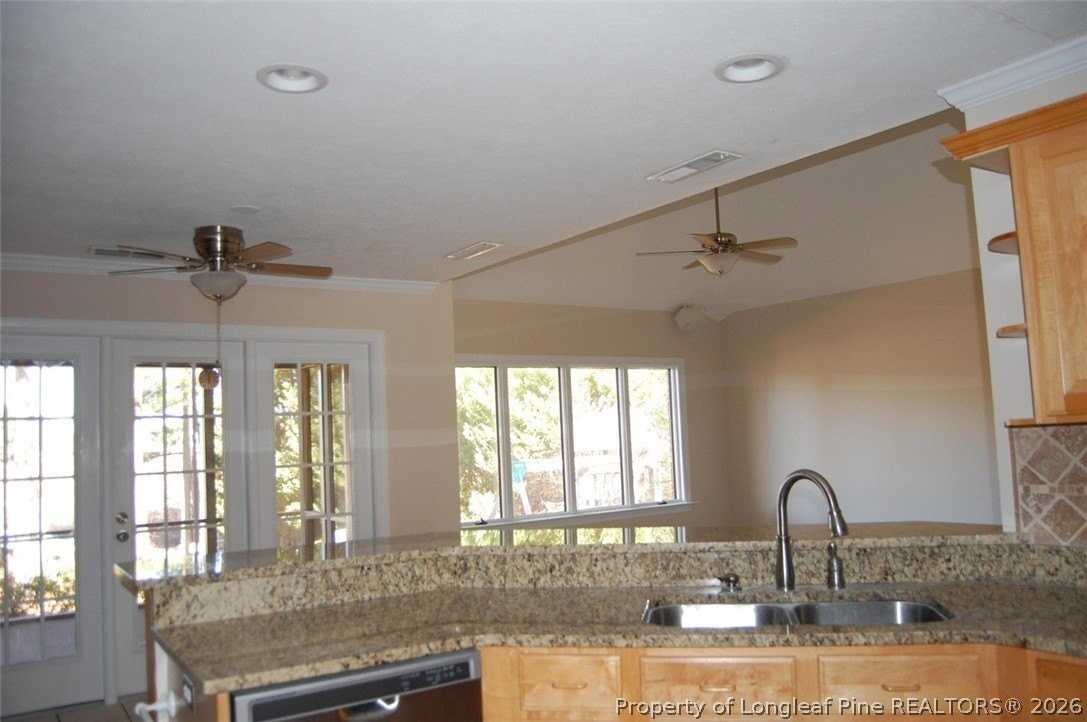 1165 Greenbriar Dr - Photo 6 of 23
