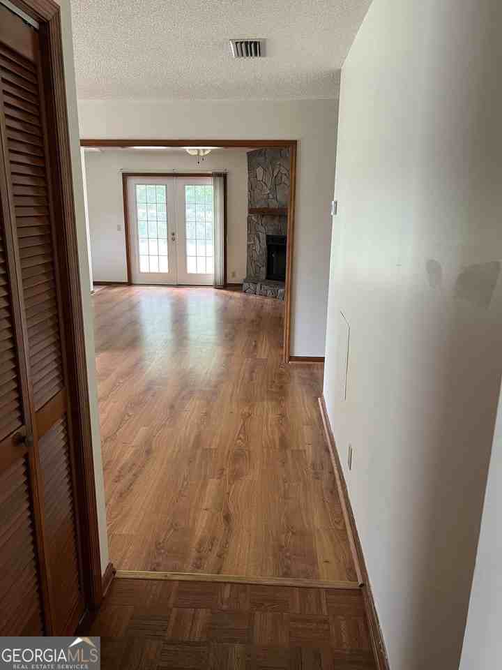 511 Moeckel Ln - Photo 2 of 11