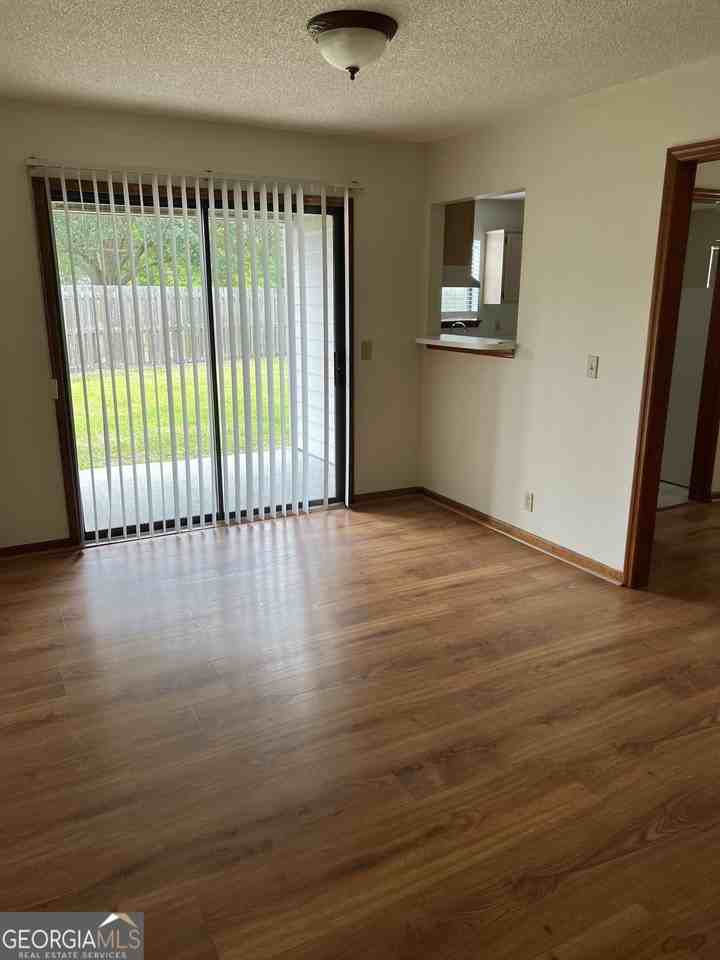 511 Moeckel Ln - Photo 3 of 11