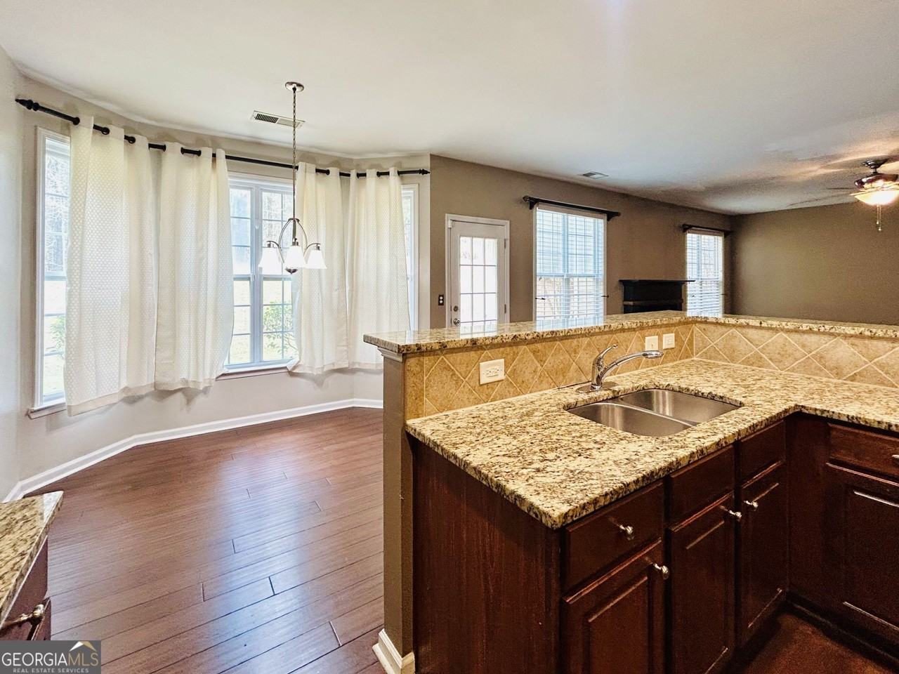 7613 Cedar Grove Ct - Photo 3 of 17