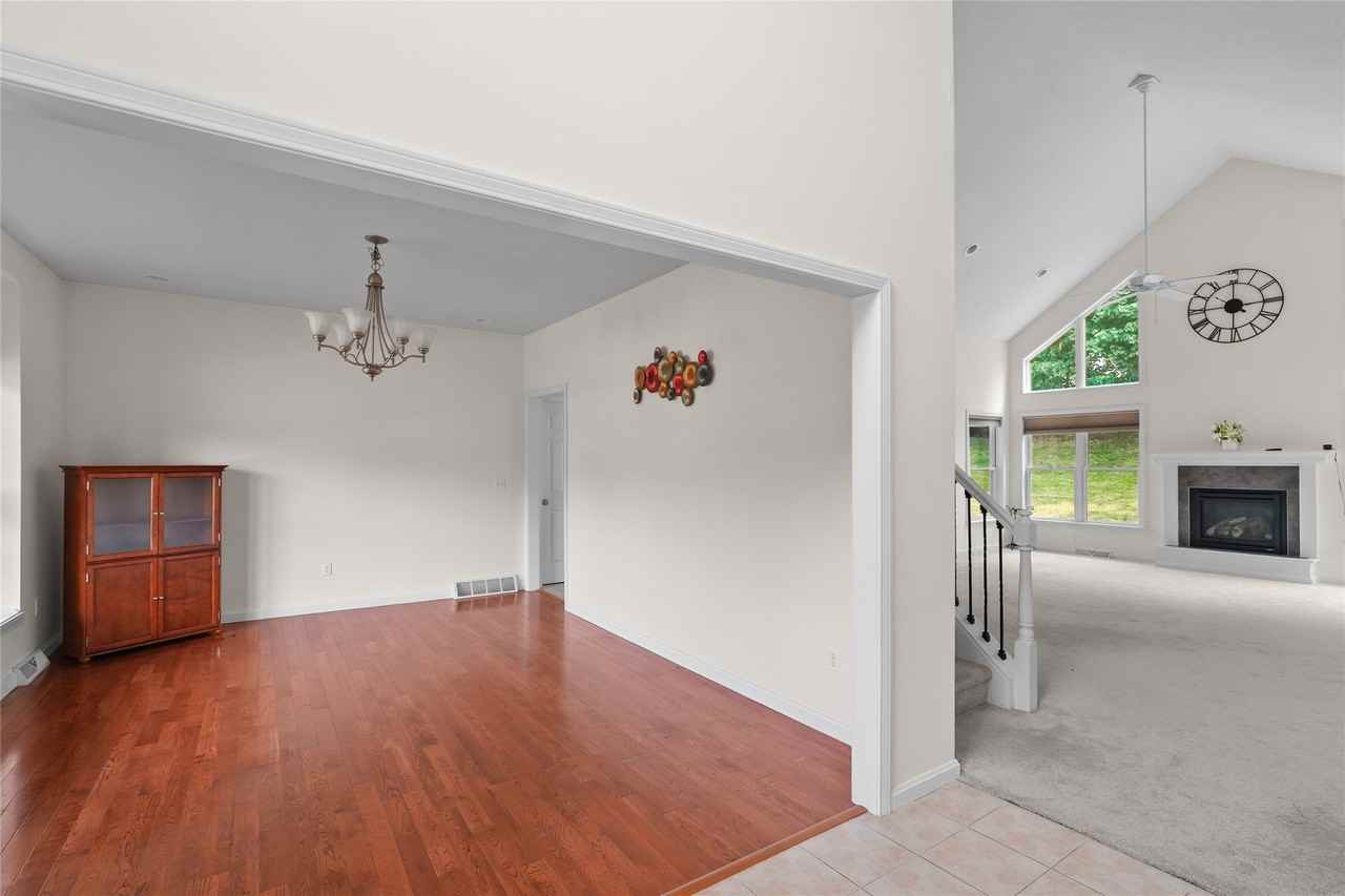 4295 Stone Creek Dr - Photo 4 of 34