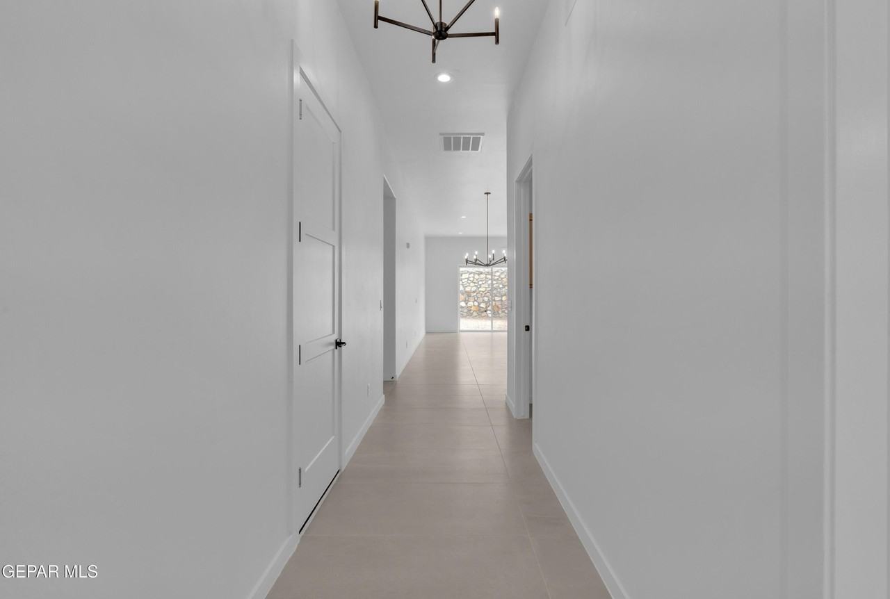 12825 Middlesbrough Ave - Photo 6 of 35