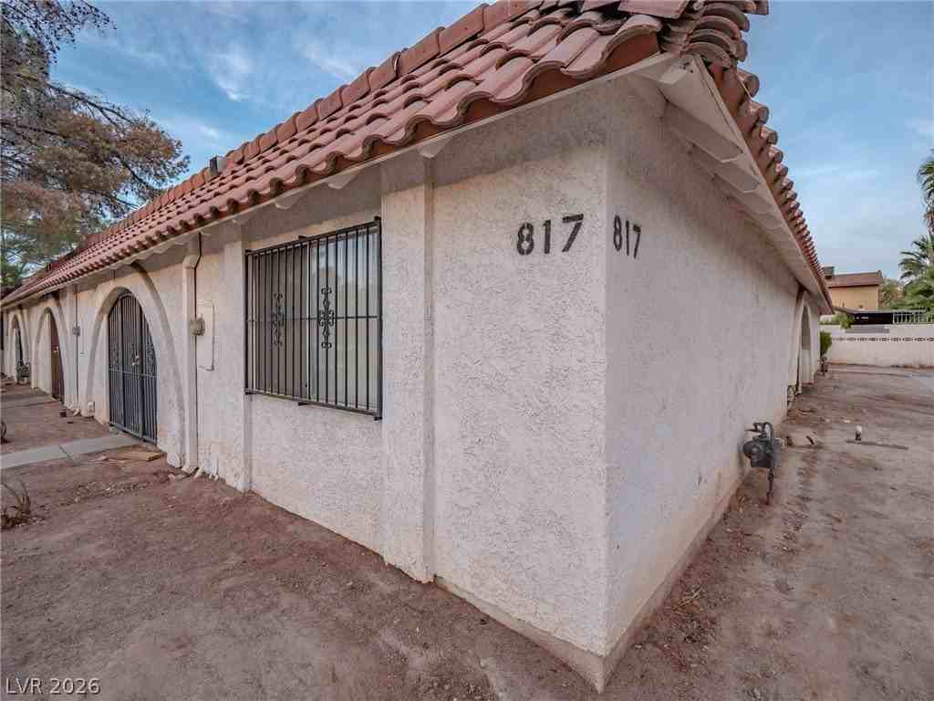 817 Mantis Way #2 - Photo 5 of 33