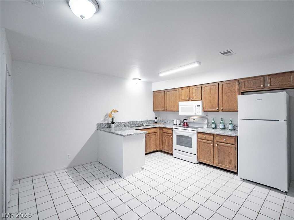 825 Hedge Way #2 - Photo 3 of 21