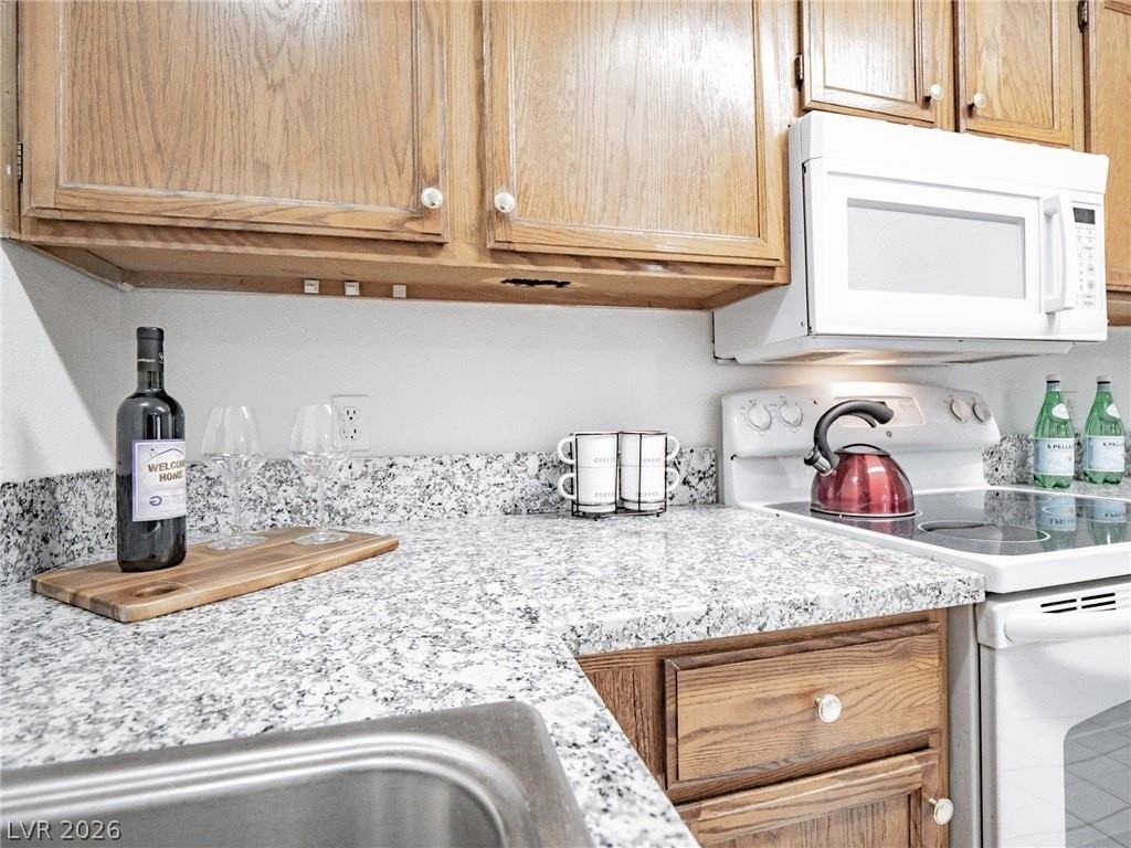 825 Hedge Way #2 - Photo 4 of 21