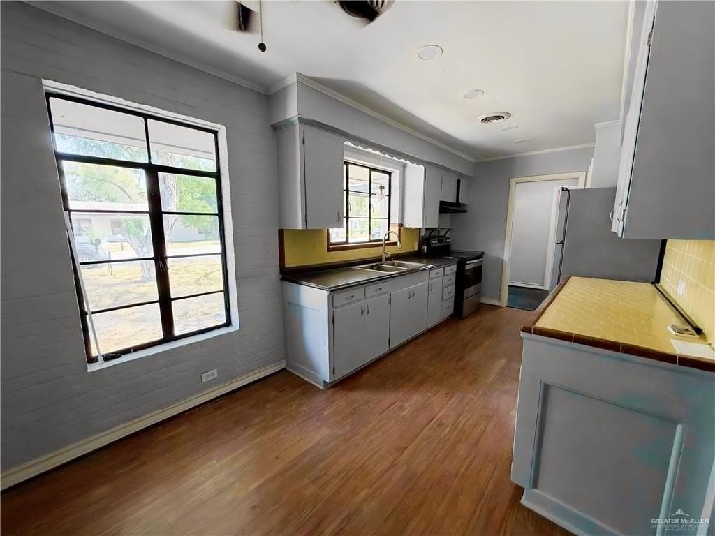 713 Vine Ave - Photo 4 of 23
