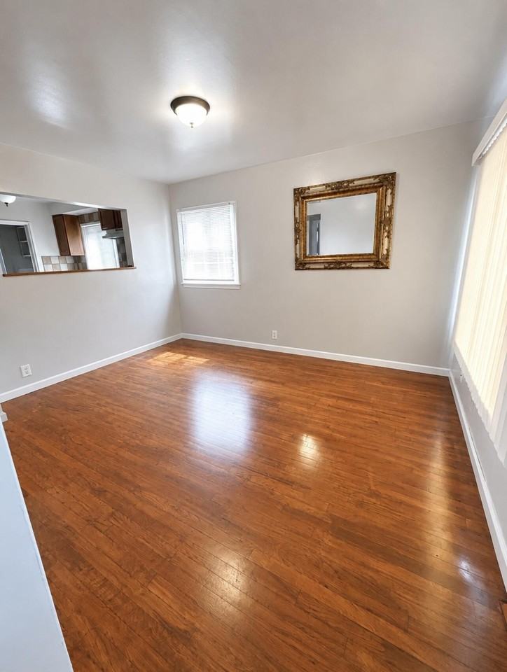 27392 Osmun St - Photo 5 of 11