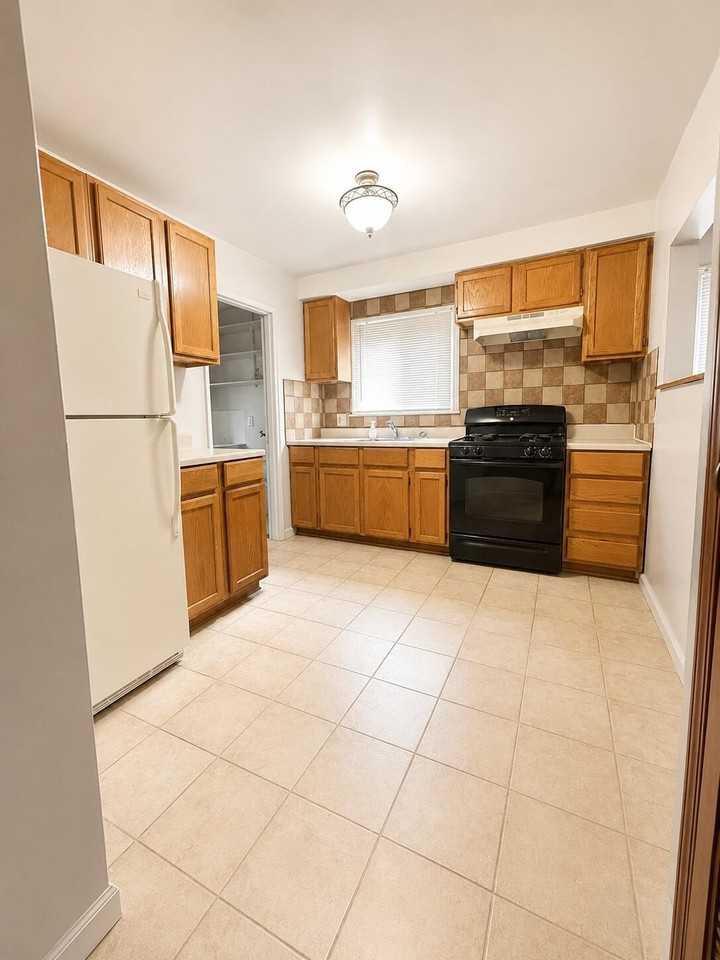 27392 Osmun St - Photo 6 of 11